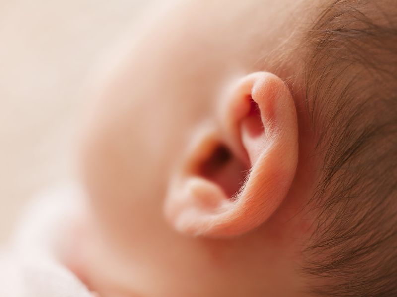 zasto dete boli uvo 
upala uha kod dece
upala uha
