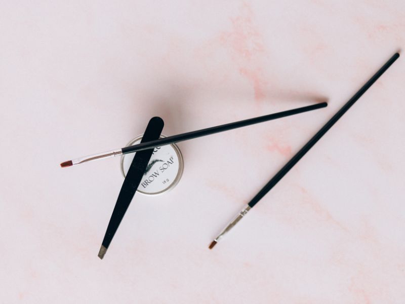 oblikovanje obrva, zenske obrve, muske obrve, obrvve