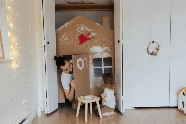 Kako napraviti kućicu od kartona, kućice od kartona za decu, maketa kućice od kartona, šablon za kućicu od kartona,