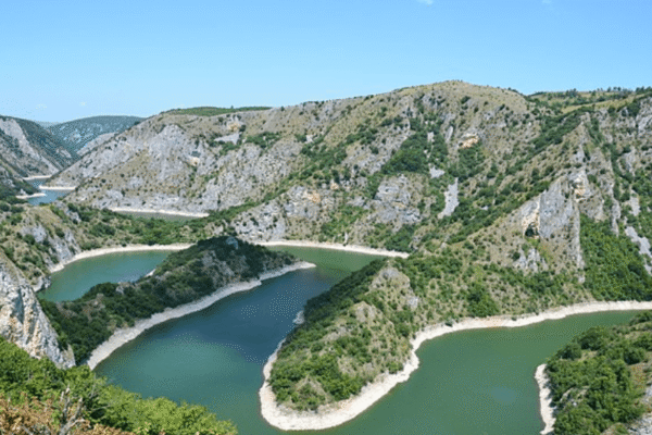specijalni rezervat prirode uvac, uvac, zbog čega je zaštićen uvac,