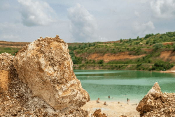 Bešenovačko jezero Skriveni dragulj Fruške gore, Beli kamen