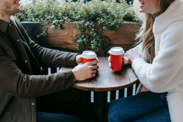 reč dejt, sta znaci rec dejt, dejt znacenje, dejt prevod, šta znači reč dejt, anglicizmi, srpski jezik,