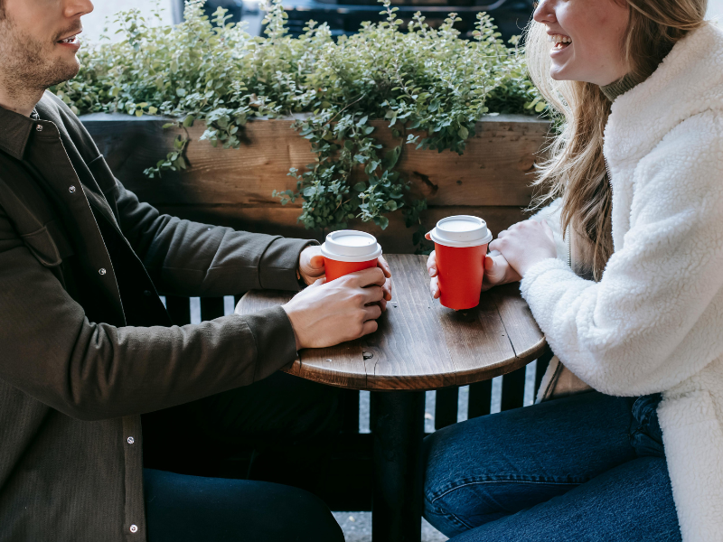 reč dejt, sta znaci rec dejt, dejt znacenje, dejt prevod, šta znači reč dejt, anglicizmi, srpski jezik,