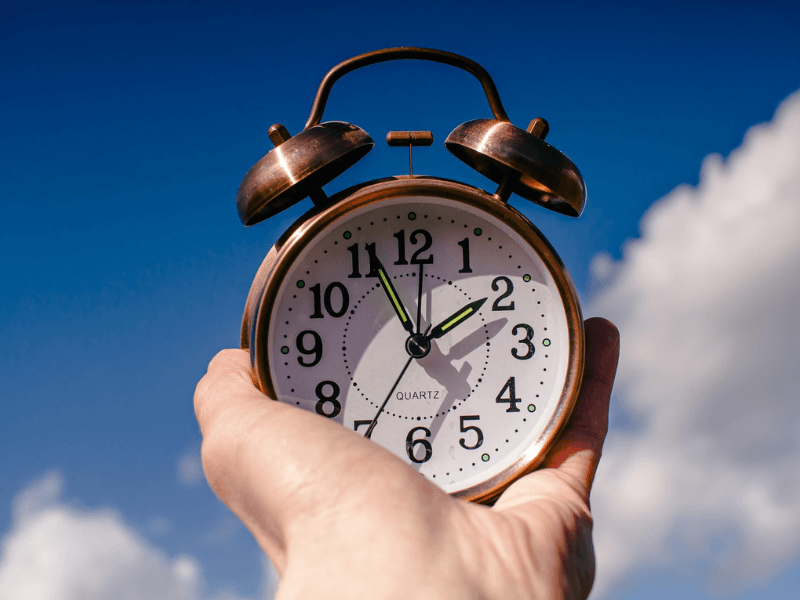 kad se menja sat, kad se menja sat 2026, kad se menja sat na letnje vreme, kad se pomera sat u prolece, kad se menja sat u srbiji, od kad se menja sat, kad se pomera sat, kad se pomera sat u srbiji, kad se pomera sat na letnje vreme, kad se pomera sat u prolece, letnje racunanje vremena, zimsko racunanje vremena,