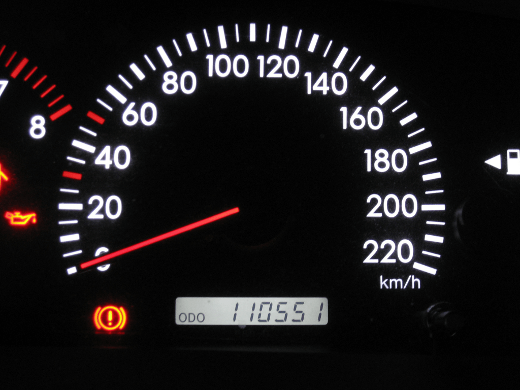 kako proveriti da li je automobil vraćao kilometražu, vraćena kilometraža, provera kilometraže automobila, provera istorije vozila, VIN broj, broj šasije, servisna istorija vozila, kupovina polovnog automobila,