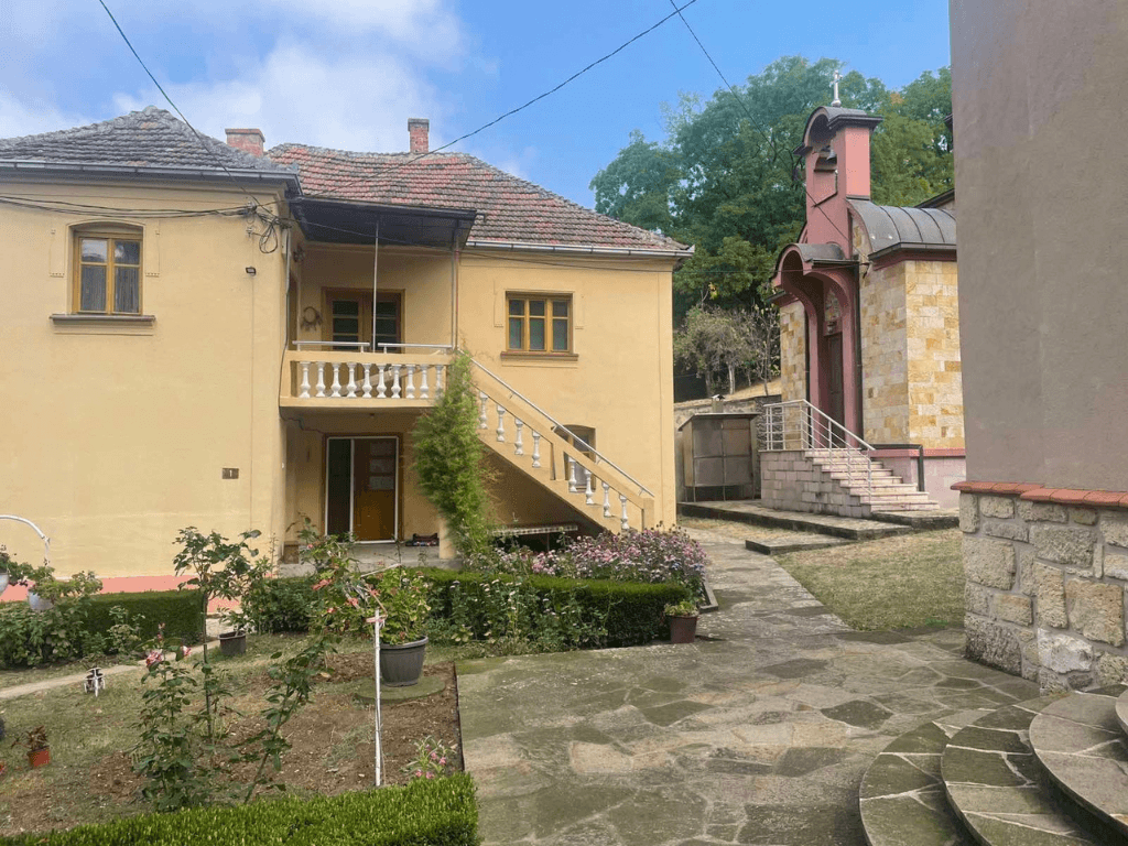 manastir grnčarica, manastir u prnjavoru, manastir grnčarica radno vreme, kragujevac, srbija, manastiri u srbiji, manastiri srbija, manastiri srbije, manastir,